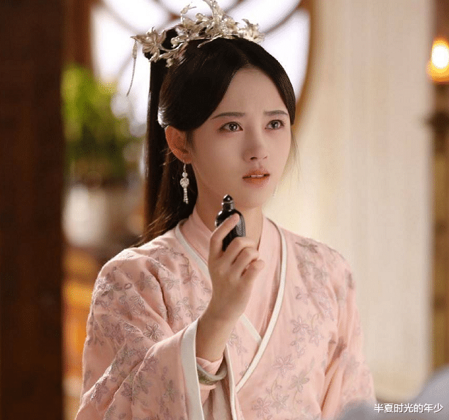 鞠婧祎|鞠婧祎偶像包袱有80斤吧，出演天才小毒妃，看清脸上的疤痕无语了