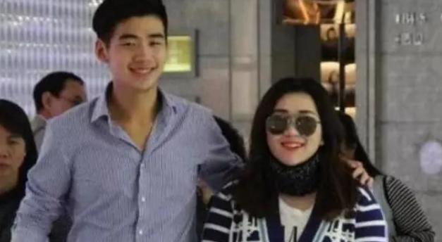 何超盈|还记得去年，娶了大8岁何超盈的21岁哈佛才子吗？如今过得怎样了