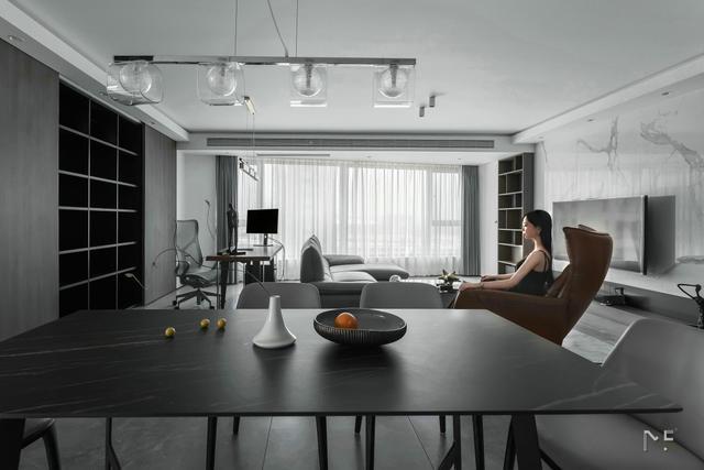 设计师|她家164㎡，仅以黑白灰为主色调，入户后却被吸引，越简单越高级