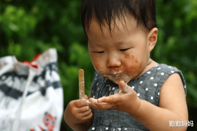 「脾胃」孩子在6岁之前,尽量别吃3种伤脾胃的食物,父母要谨记