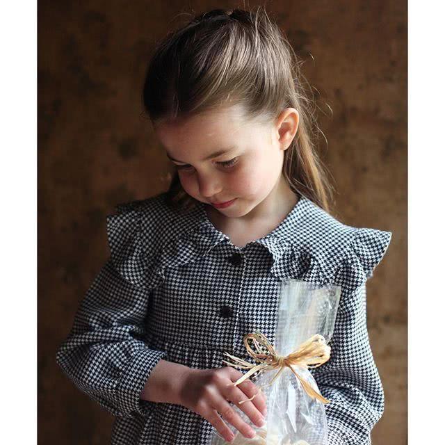 夏洛特公主▲流年清欢、岁月静好；夏洛特公主浅笑嫣然的背后是让人捧腹的囧表情包合集