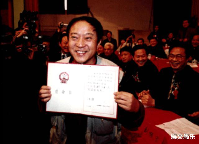 牛群@牛群的“晚景凄凉”:给冯巩磕头,58岁与妻子离婚,64岁跳水晕厥