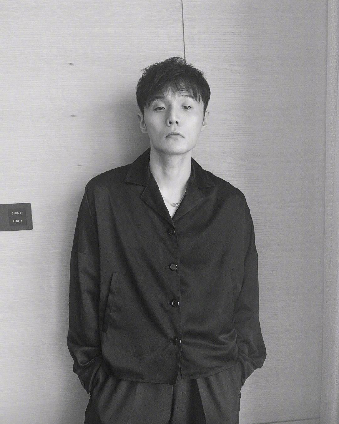 李荣浩|李荣浩写歌鬼才，九个字的歌词，道尽了当代人的辛酸！