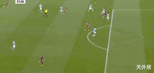 曼城|21分钟戴帽！33岁神锋把曼城踢成筛子，脚后跟破门技惊四座