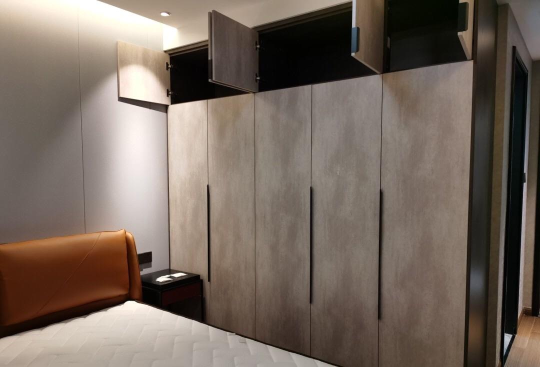 |110平现代简约风格,全屋无主灯的效果很舒适,不要电视柜真机智