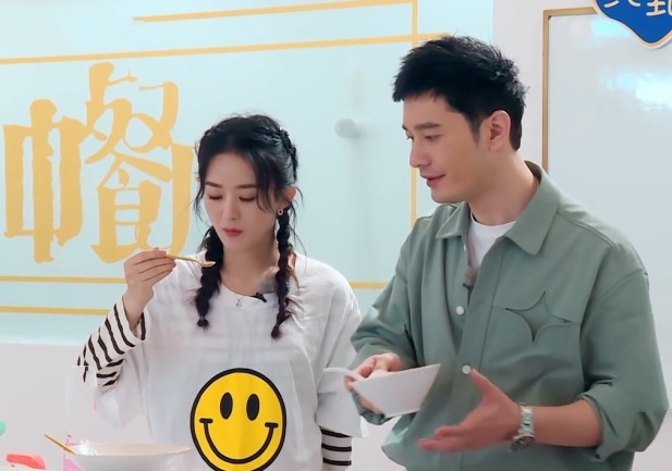 赵丽颖|《中餐厅》最豪横的女嘉宾，不是玩手机，就是偷懒，钱照拿不误