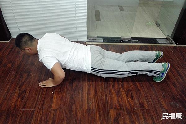 俯卧撑|男性一次完成多少个俯卧撑算合格？提醒：这个数不少男人达不到