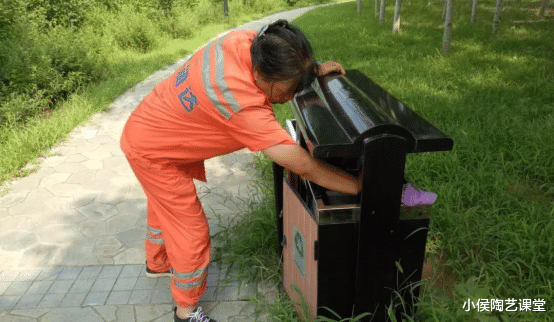 |今年高考，扫地阿姨捡到准考生送去考场，隔天：“你被开除了”