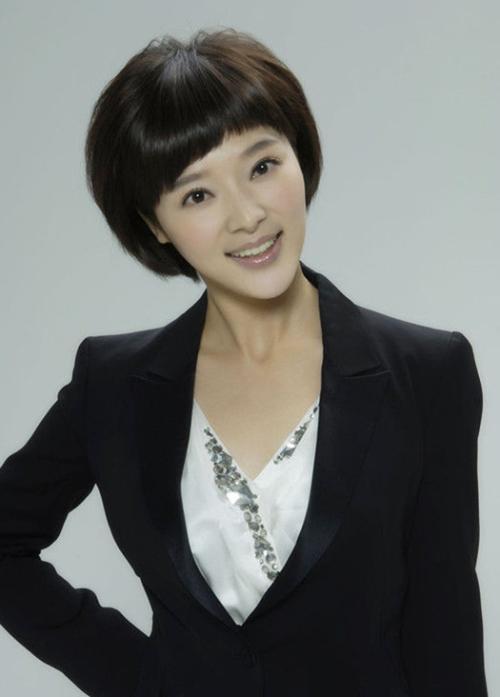 央视|央视著名女主持颜值排行：董卿居然仅排第5，第1位无人撼动