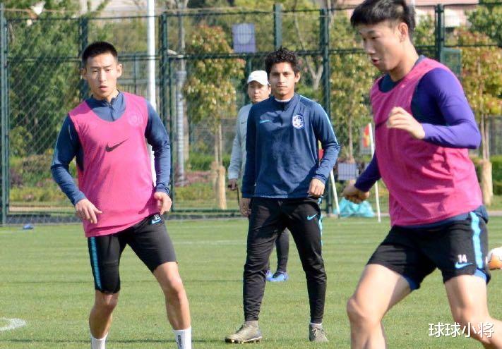 【天津泰达】泰达迎来新“孔卡”,秘鲁华裔小将,训练分组位置是前腰