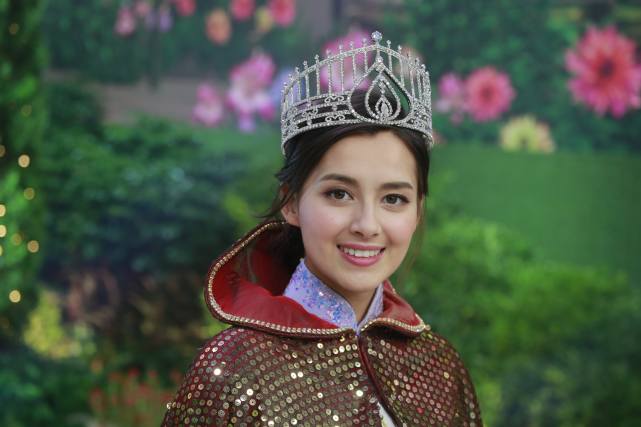 香港小姐|港姐三甲私照曝光：冠军父亲帅气如明星，亚军是白富美，季军清纯无恋爱经验