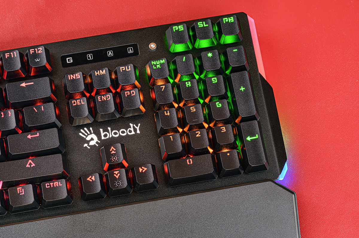 |更高效更准确，释放拇指的灵活性，血手幽灵B885M机械键盘