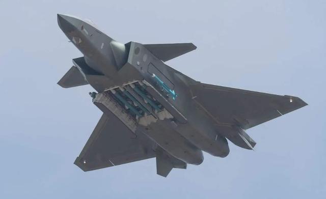 歼-20|为什么没有国家模仿歼-20？瑞典专家给出答案，只因设计太天才