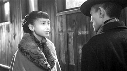 锅炉工给女儿找了个懒后妈，每天穿旗袍唱昆曲，44年后才知其身份