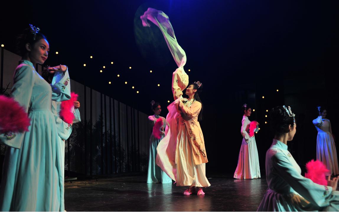 「」属于“吃青春饭”的7大专业，年纪大了容易被淘汰，报考需谨慎