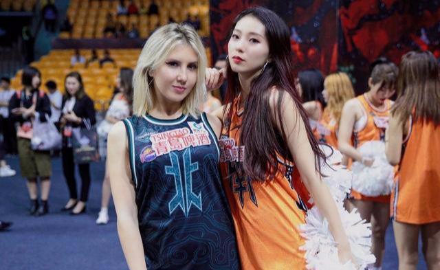 「易建联」她是CBA篮球宝贝，颜值出众，坐拥1米73身高，是易建联的忠实粉丝