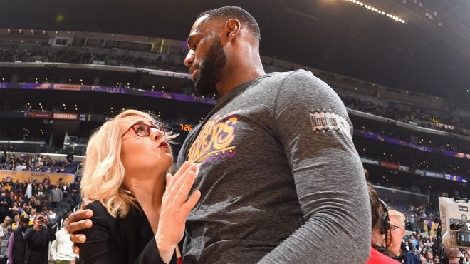 袁娅维@NBA名记病毒检测呈阳性！她曾采访多位球星，被称为主持界的詹姆斯