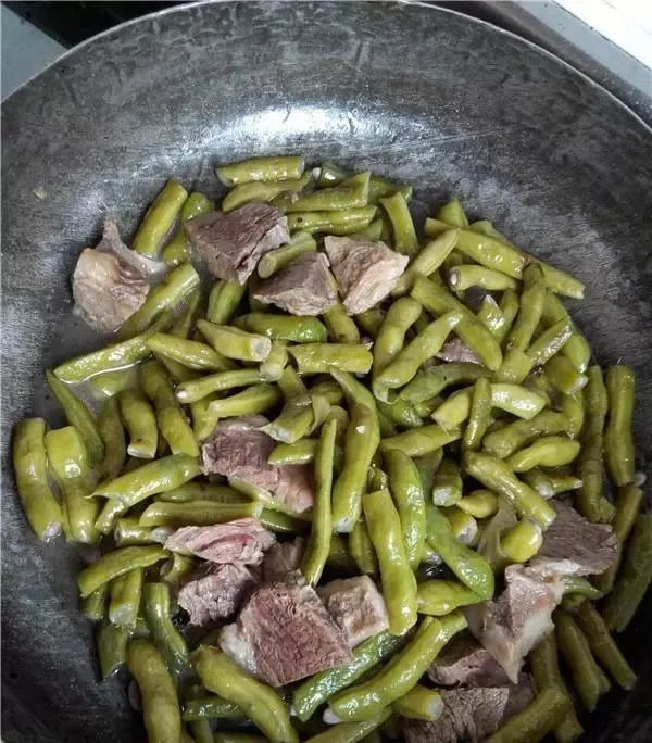 【牛肉汤】春天遇这菜，我从不还价，钙是牛奶6倍，一买就是三四斤