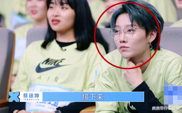 『刘雨昕』蔡徐坤公开新歌，别人都超激动，谁注意刘雨昕？不愧是见过世面的人