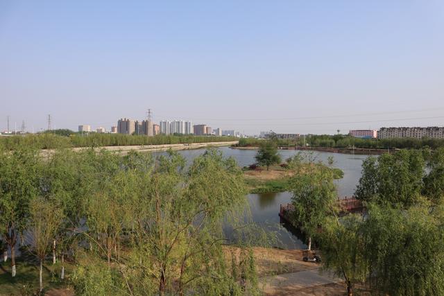 「北海公园」石家庄南水北调的翠屏湿地公园，可眺望巍峨太行，可俯瞰市区风貌