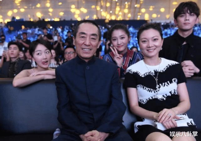 巩俐|拒绝张艺谋邀约成就巩俐，二婚嫁老外被宠成公主，两混血儿子很帅