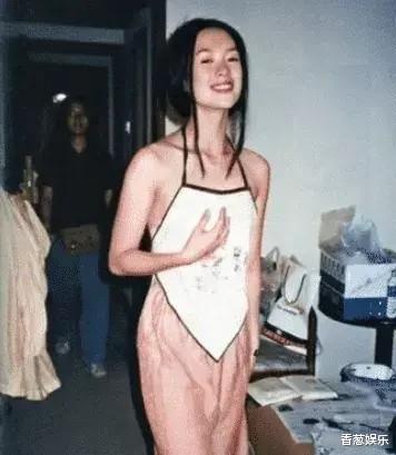 章子怡|2009年章子怡被泼墨背后的桃色交易：互撕、上位，让她翻了多大的车？