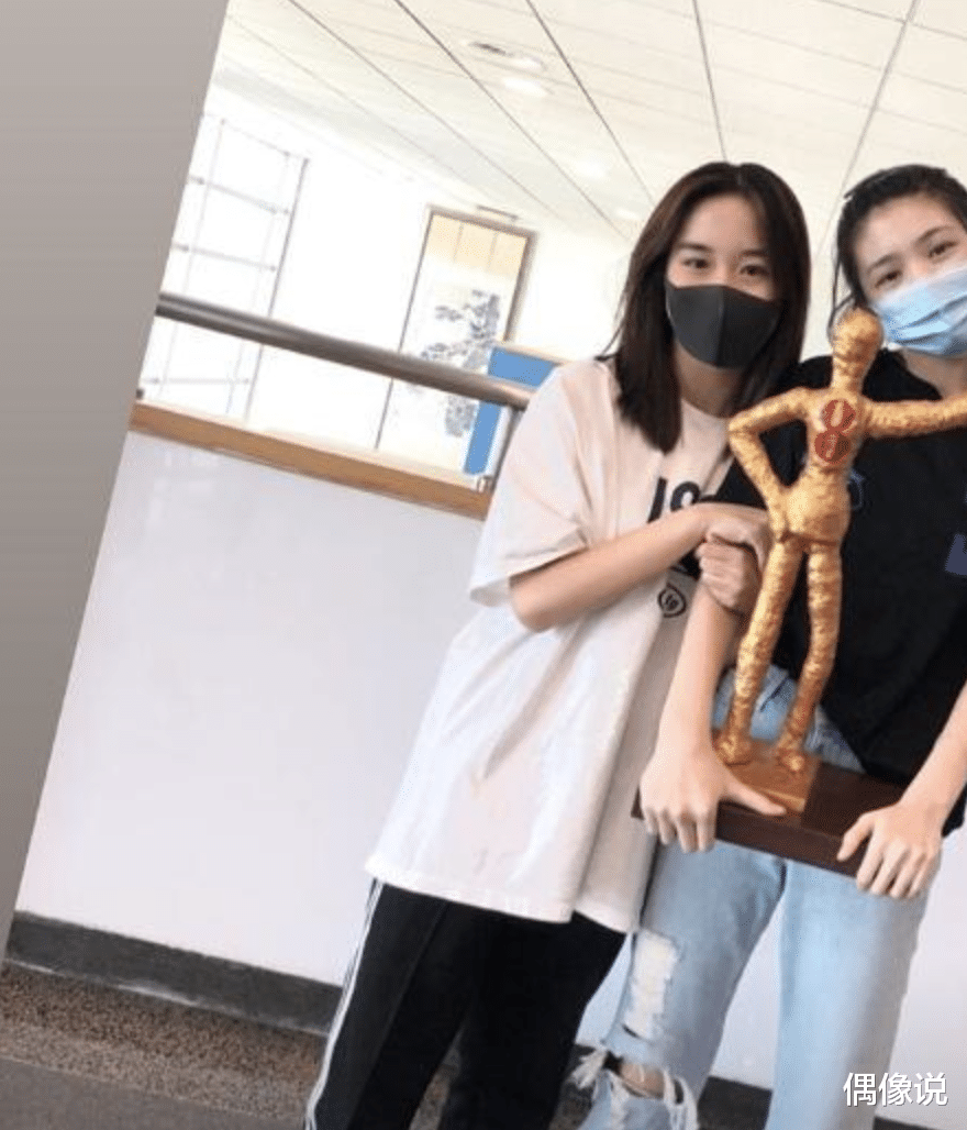 章子怡|汪峰大女儿参加舞蹈比赛获冠军!章子怡激动发文:老母亲骄傲