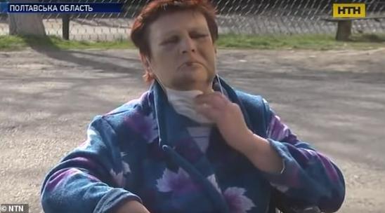 【】女子被两个邻居殴打并活埋到墓地里，之后她竟自己扒开土爬出来