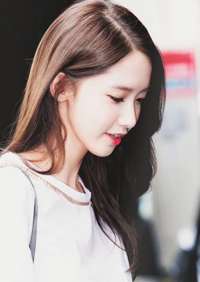 『发型』林允儿终于对“bobo头”下手了，这发型真不是一般人能hold得住啊！