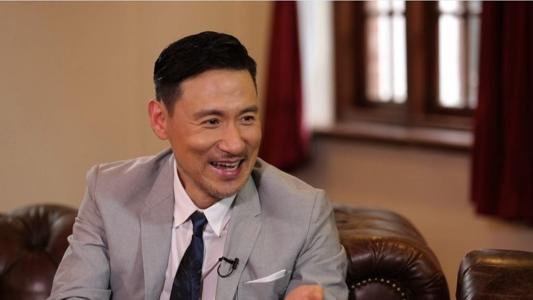 张学友@张学友最牛的粉丝，本来是追张学友的，竟然把自己追成了一代歌王