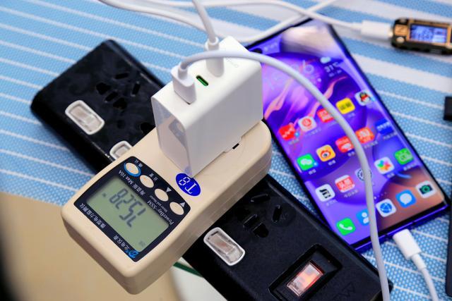 荣耀|GaN市场杀出个陈咬金,最高65W还送线,普及时代即将来临?