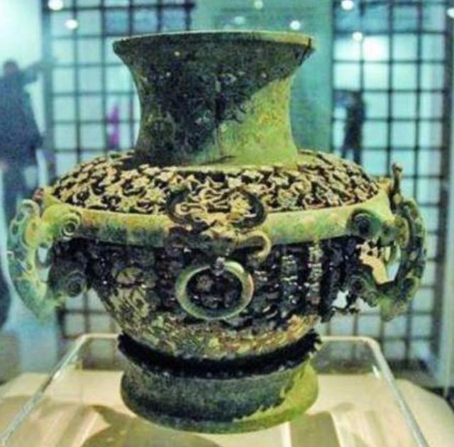 墨语笙歌|老农在地里发现大量黄金，他主动上交国家，如今已是一级国宝