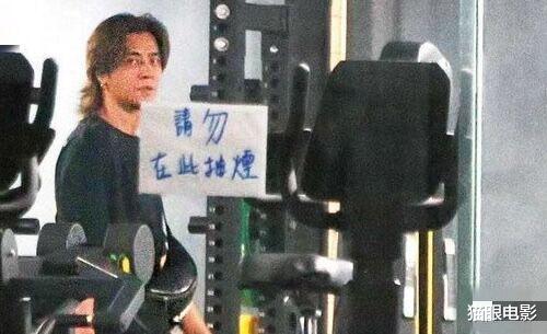 罗志祥|罗志祥神隐3月首现身,发福明显不修边幅,与好友深夜打球心情嗨