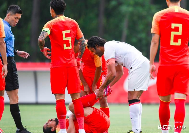 [国足]一场4-1打消质疑！国足大胜4外援上港，赛后却传来1坏消息