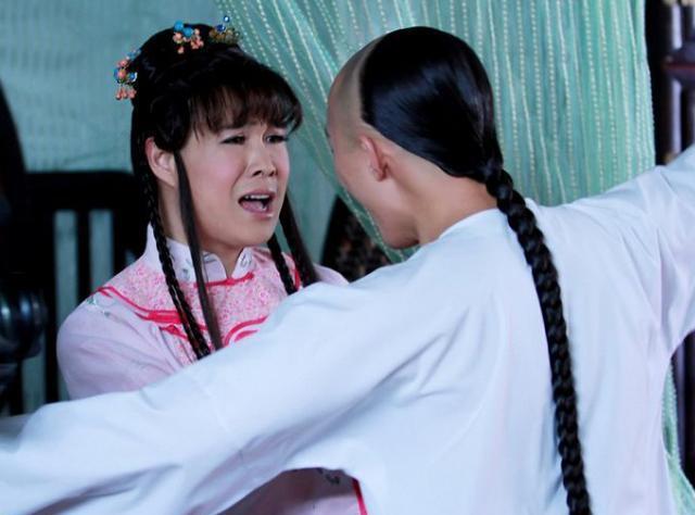 『』结婚上联：“吕府姑娘，下口大过上口”，下联一出，新郎脸色变绿