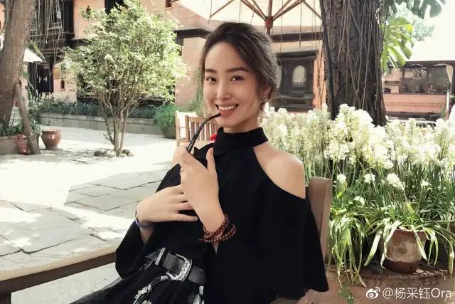 杨采钰|她和金主离婚了？