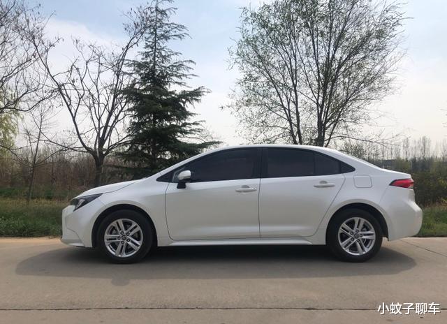 合资车:提丰田雷凌1.2T次低配,油耗一公里3毛多,独立悬架舒适度满分
