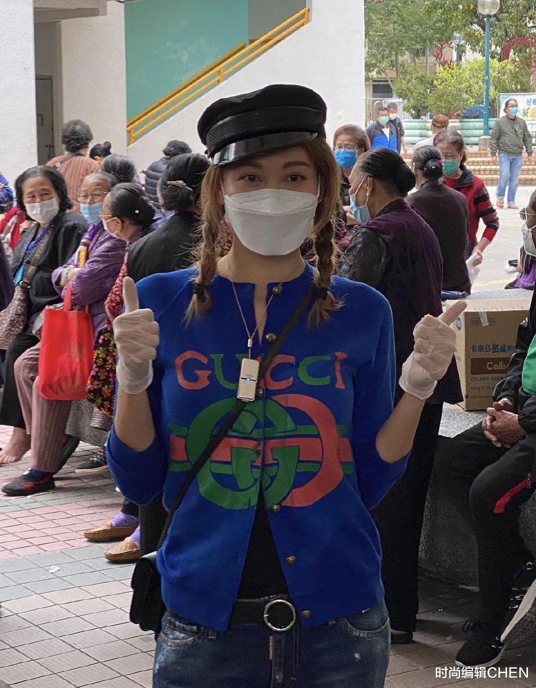 李彩桦：李彩桦私服太任性，穿14500开衫阔太范十足，与富豪老公配一脸