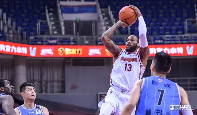 易建联|阿联没碰到书豪被吹犯规！方硕纯打手却吹出界！裁判报告还敢出吗