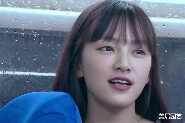 奔跑吧兄弟|本是《跑男》的最美路人，baby称她为女神，因太美被发掘今成当红演员