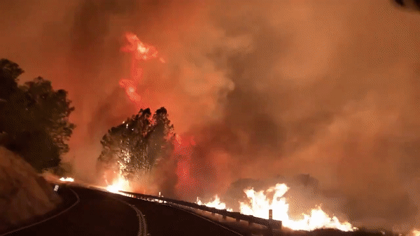 美國一天內遭遇10849次落雷，加州數百個火災現場宛若地獄-圖5