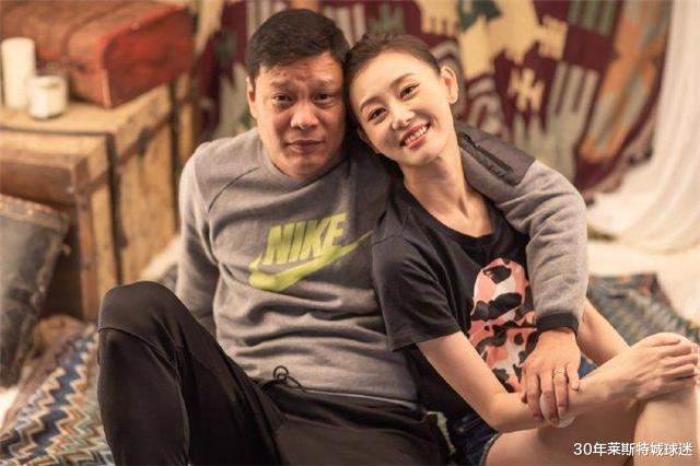 范志毅@51岁范志毅一旁偷乐！小17岁娇妻不排斥要二胎：需要勇气耐力