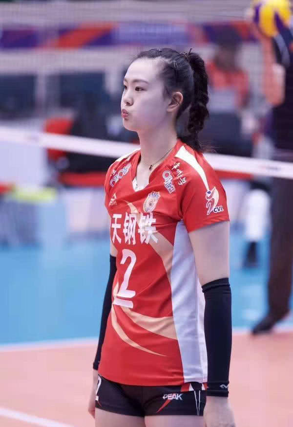 张常宁@女排大将张常宁带领中国队,战胜有埃格努的意大利队,很简单?