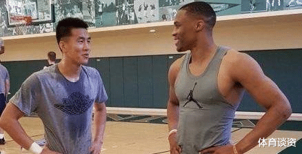 郭艾伦：练成魔鬼筋骨肉！这NBA榜眼曾瘦如郭艾伦，如今却壮如威少，太狠了