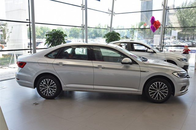 「大众速腾」大众又成功了，从12.98万下探到9.89万，30天狂甩27028辆