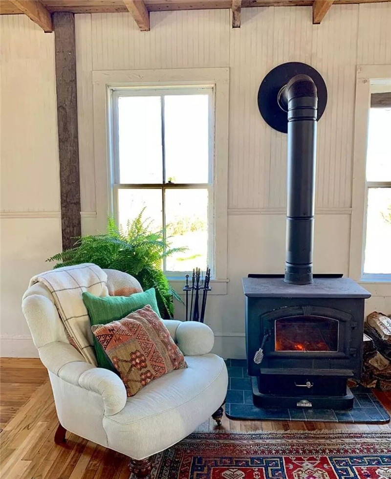 夫妻俩买郊区荒宅,竟用二手货爆改度假屋,朋友来了都不想走!