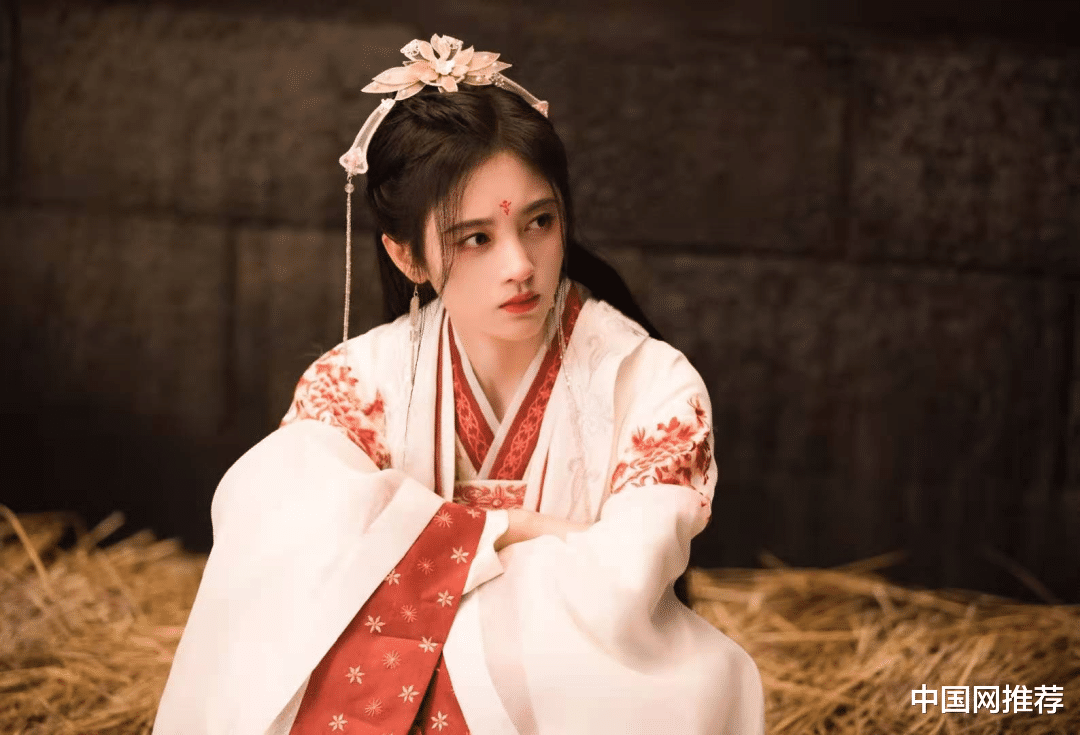 陈好|鞠婧祎新剧被网友吐槽像是在抿口红，造型更是抄袭《东宫》女主