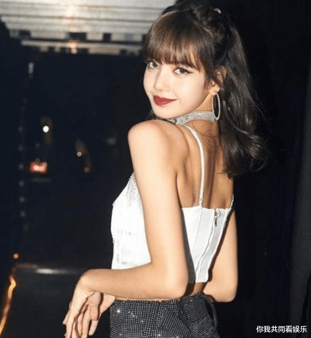 『lisa』有种“整容”叫Lisa撩起铁刘海,真人芭比变女王,摄影师都看懵了