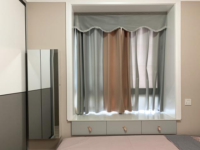 ▲你家窗台只能摆花盆，人家的窗台又能当桌子又能晾衣服，超赞！