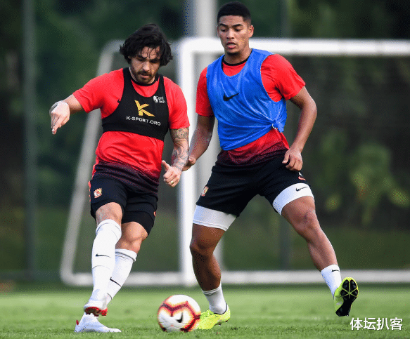 国足■史上最强国足呼之欲出！曝归化球员可大量入选，4人已获出场资格